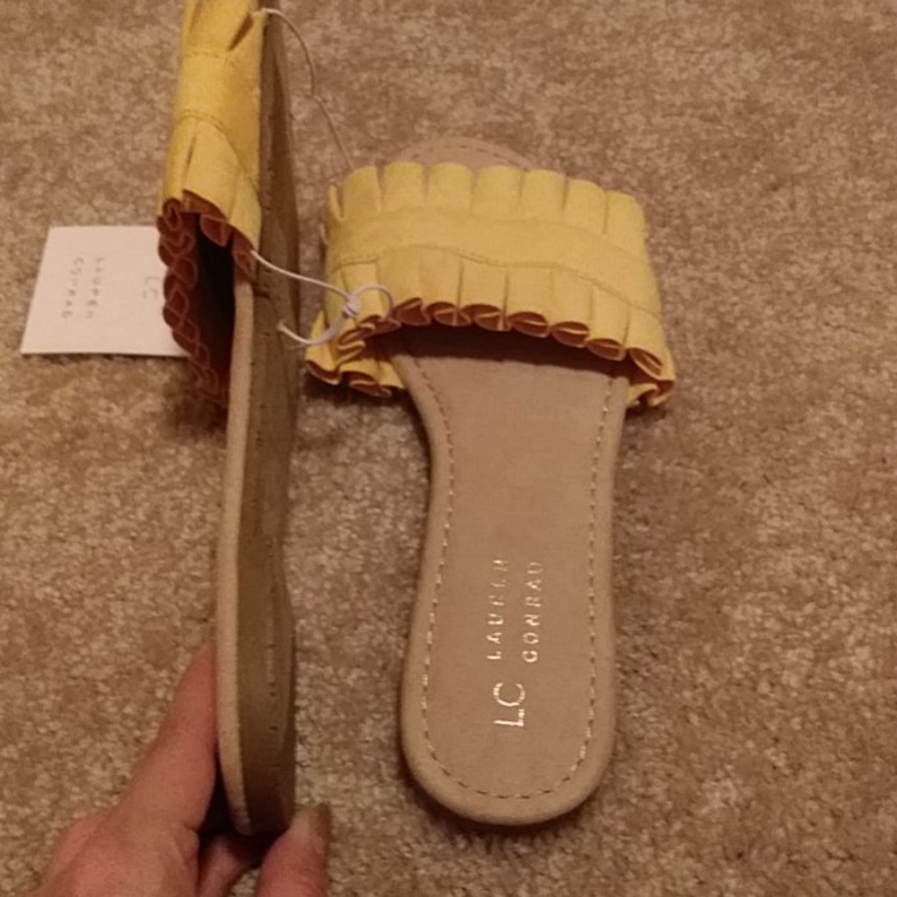 Shoe - Picture 6 of 8